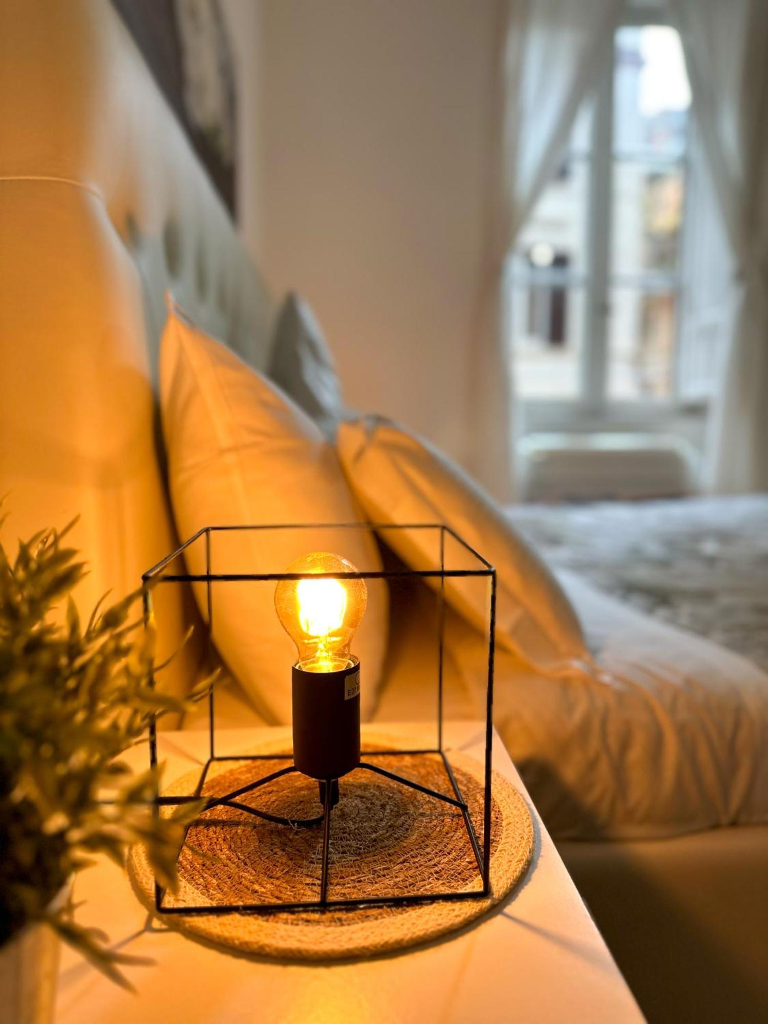 Apartment By The Colosseum - White Chic Flats Рим Экстерьер фото