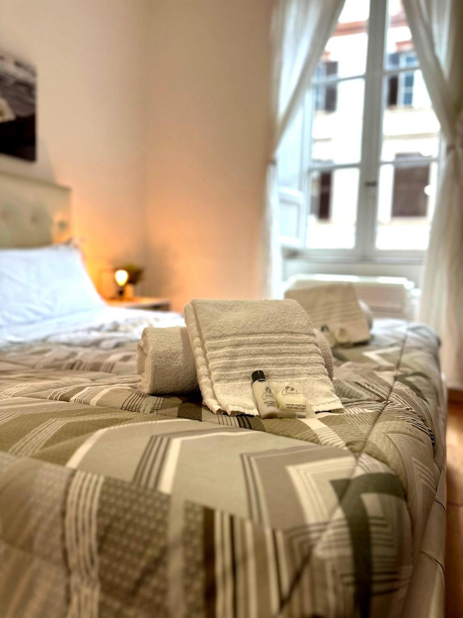 Apartment By The Colosseum - White Chic Flats Рим Экстерьер фото