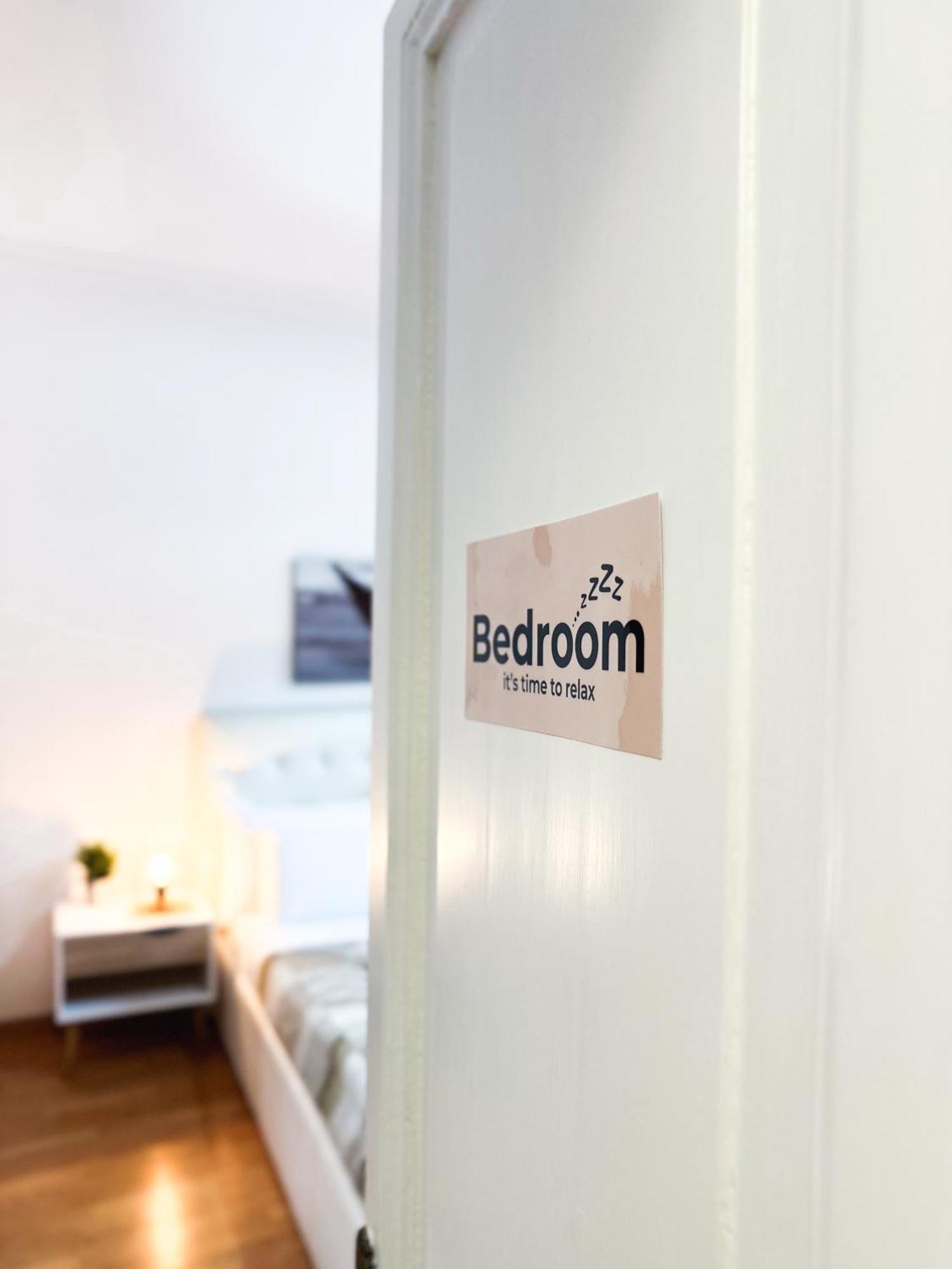 Apartment By The Colosseum - White Chic Flats Рим Экстерьер фото