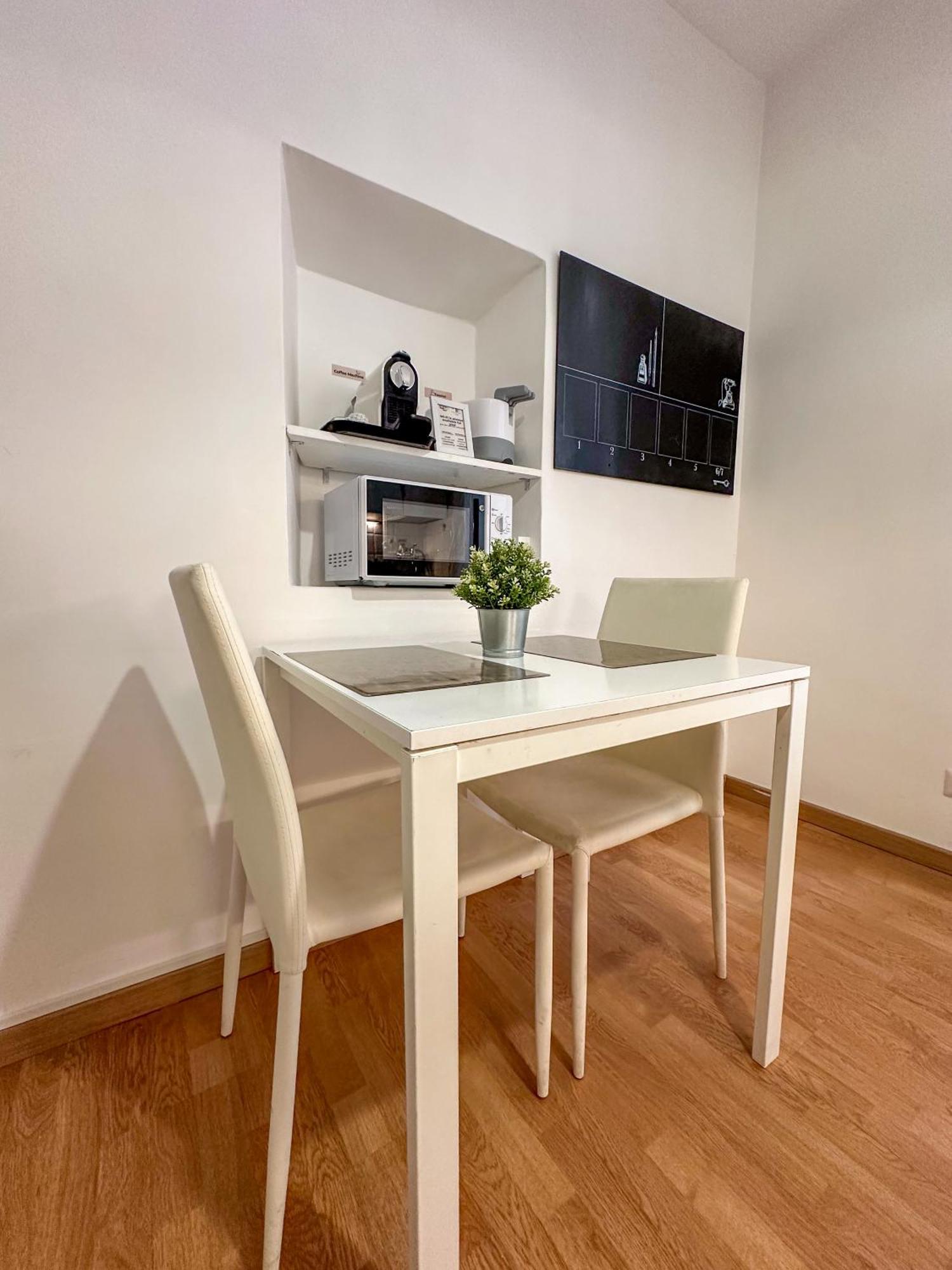 Apartment By The Colosseum - White Chic Flats Рим Экстерьер фото